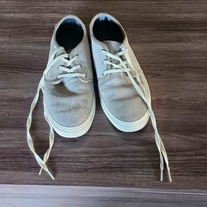 Size 9 men's Toms shoes